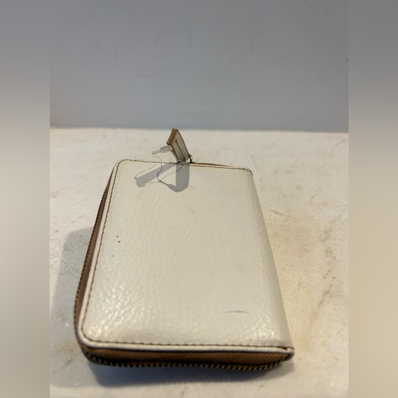 Matt &Nat white wallet. - Picture 2 of 5